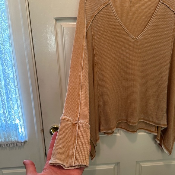 Free people top/tunic very flattering. - Picture 3 of 4